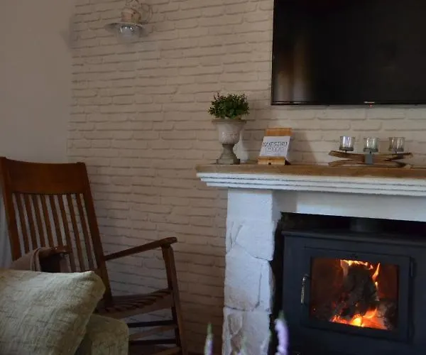 Casa de Férias CR LA CUMBRE-Piscina Natural, Desconexión y Confort con vistas a Sierra de Gata TR-CC-00490